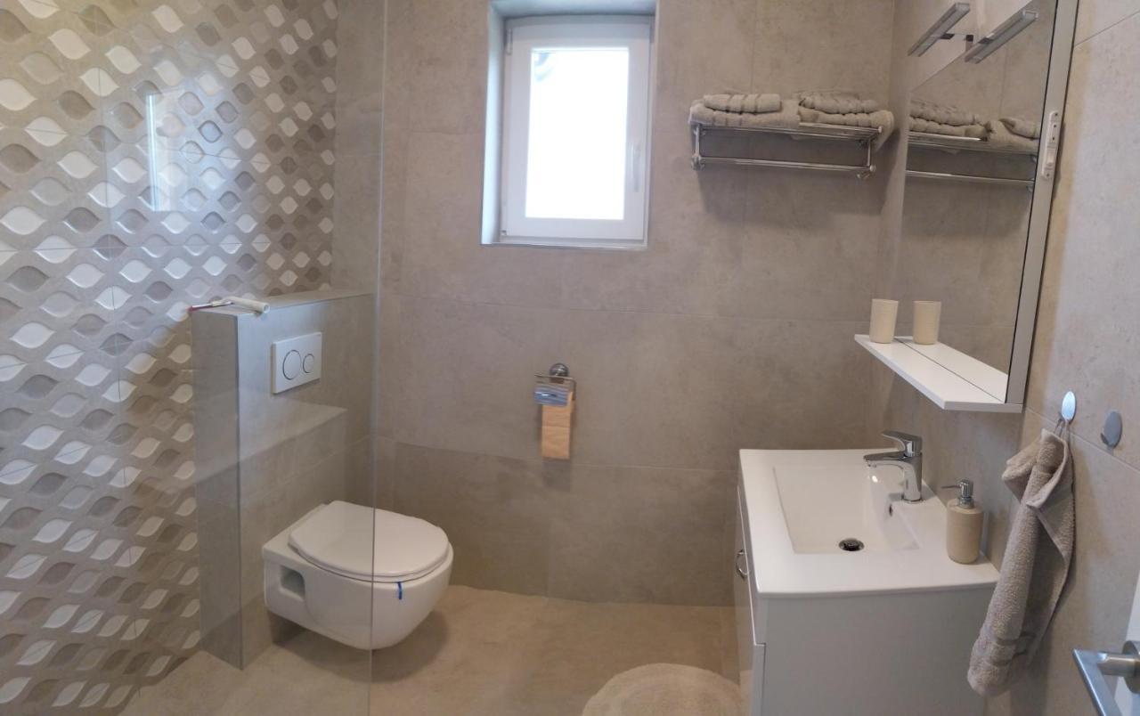 Vila Dubravka - Schoen Und Komfortabel Inmitten Von Olivenbaeumen Und Weinbergen Mit Whirlpool Valtura Dış mekan fotoğraf